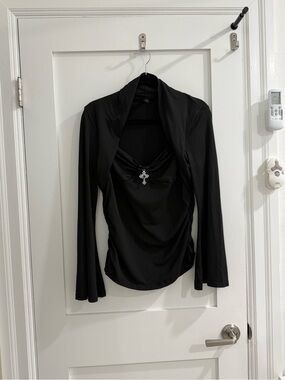 Romwe black goth sweetheart neckline top w/ cross pendant + flared sleeves (fair
